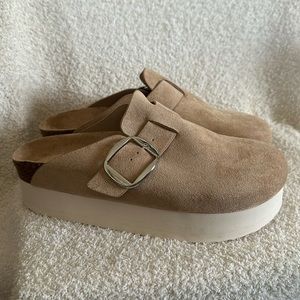 Madden girl platform clog
